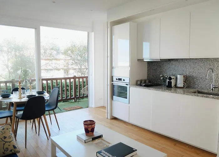 Apartament - Balcon, Vue & A Pied