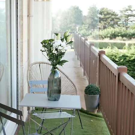- Balcon, Vue Mer&ville à Pied *